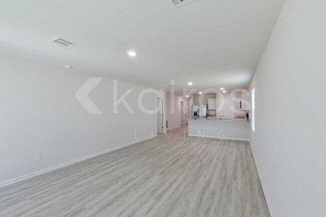 Foto del edificio - 14238 Ruffian Ave