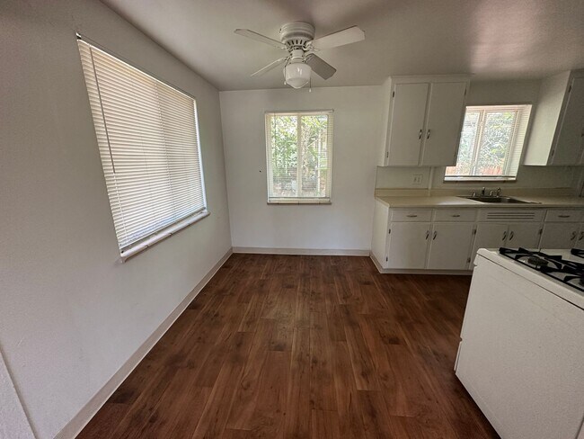 Foto del edificio - 2101-2115 E 37th Ave