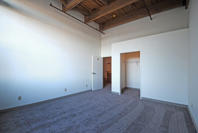 Foto del edificio - Off Broadway Apartments - Price Per Bedroom