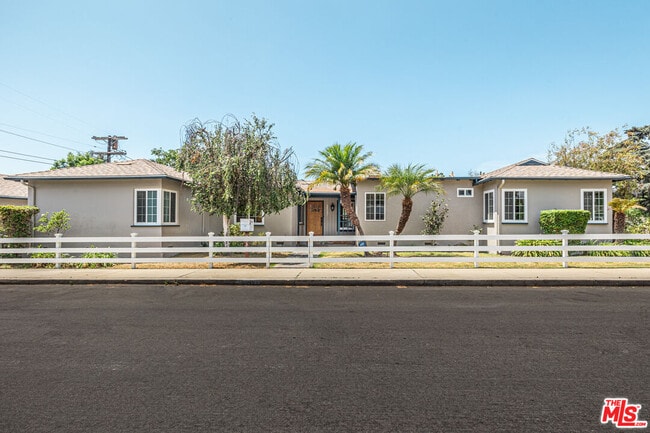 Building Photo - 2537 Cotner Ave