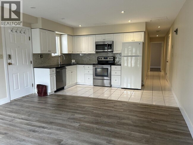 Photo du bâtiment - 1665 E 21st Ave