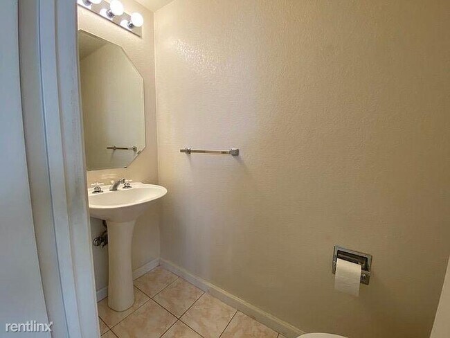 Foto del edificio - 3 br, 2.5 bath House - 28518 Triton St