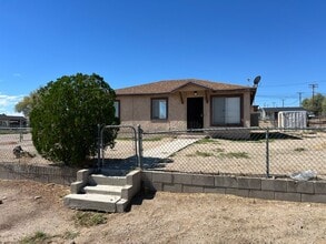 Building Photo - 1390 Riverside Dr