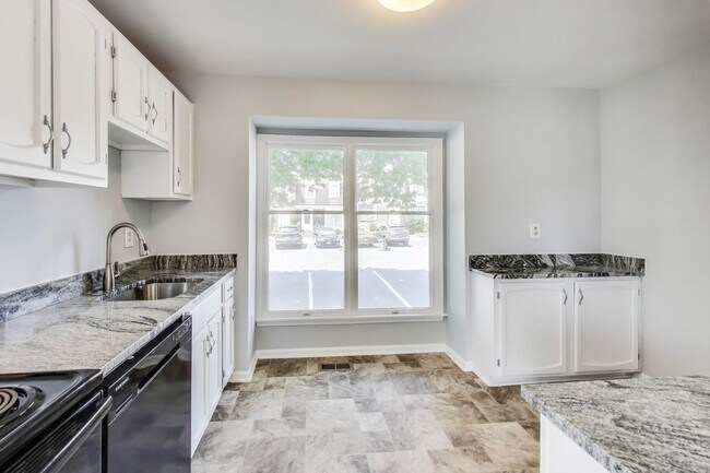 Foto del edificio - Lovely on Livingstone END UNIT 4 BED + 2.5 Ba