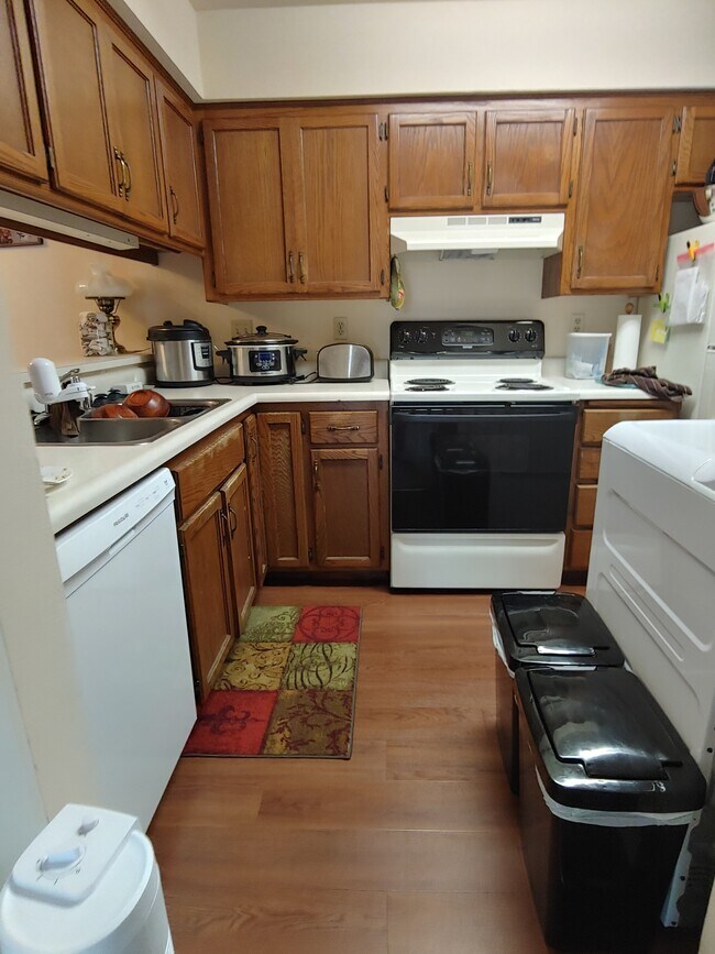 Kitchen - 1426 W Main St