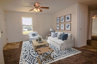 Building Photo - 101 Teakwood Dr