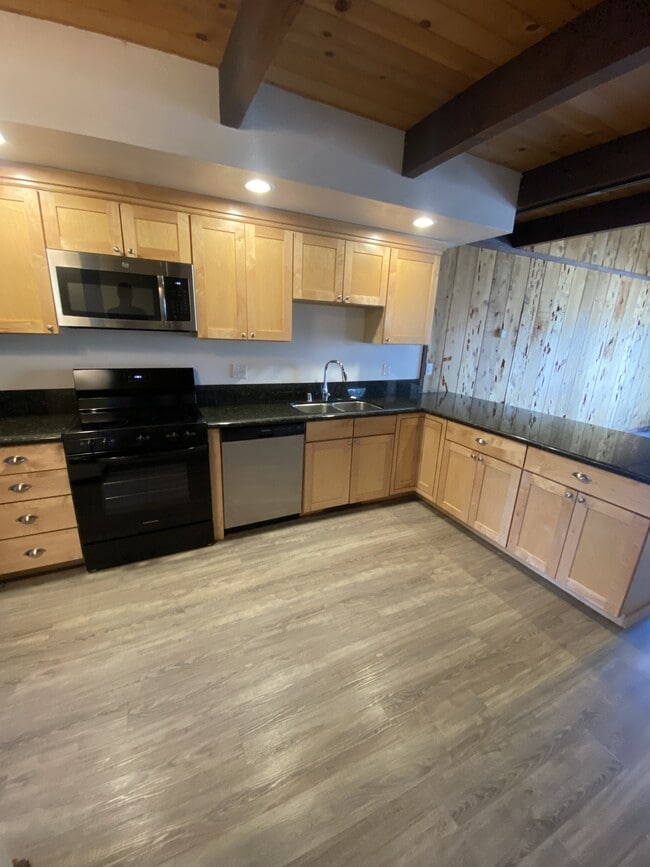 Building Photo - 155 Kahle Dr