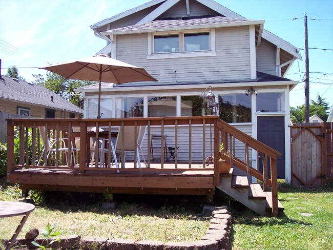 Building Photo - 3206 NE 78th Ave