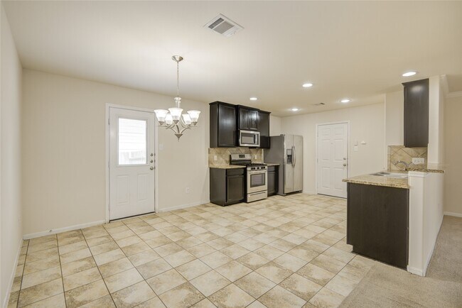 Foto del edificio - 2111 Denridge Dr