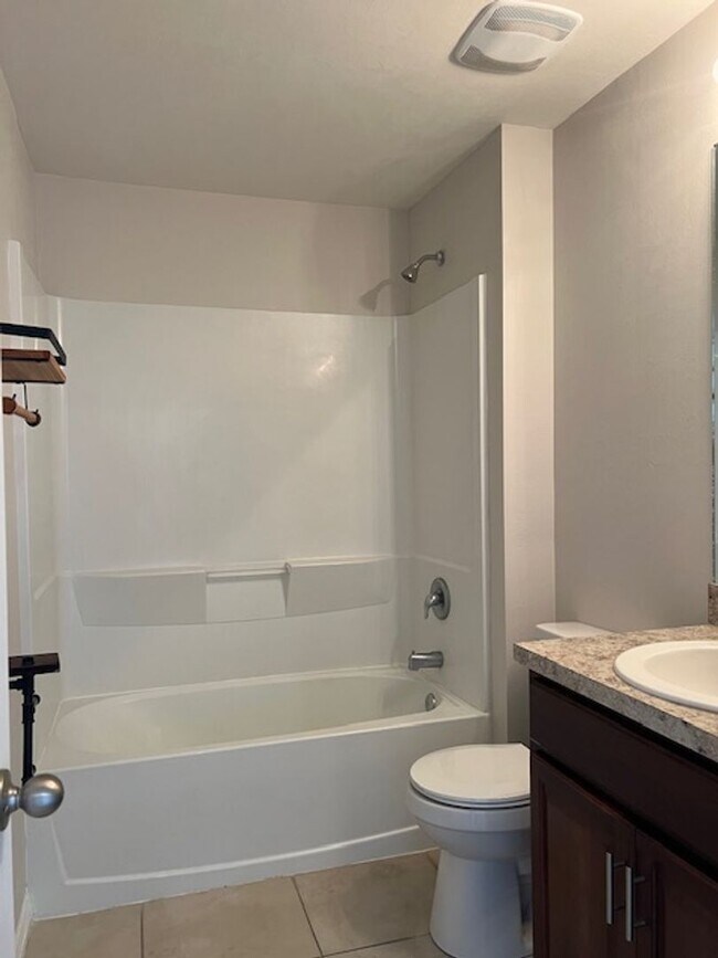 Foto del edificio - ***INQUIRE ABOUT SPECIAL*** AVAILABLE NOW- 4 Bedroom -2 Bathrooms NE Cape Coral- Gator Circle Area