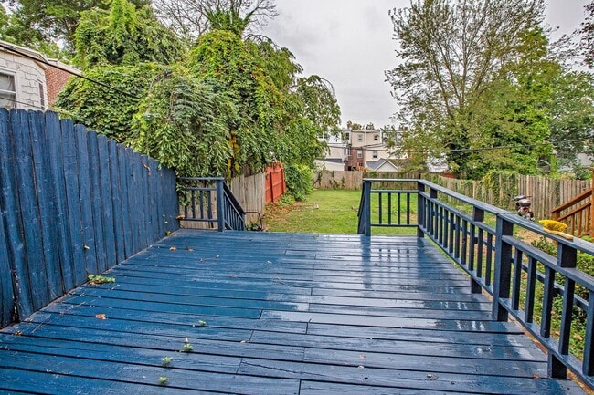 Building Photo - Cool Springs townhome featuring 2 Bedrooms...