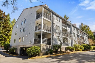 Building Photo - 710 N 160th St