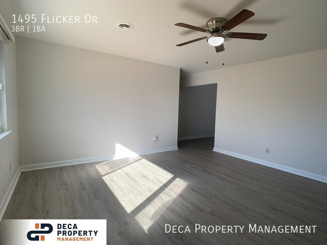 Building Photo - 3 Bedroom House