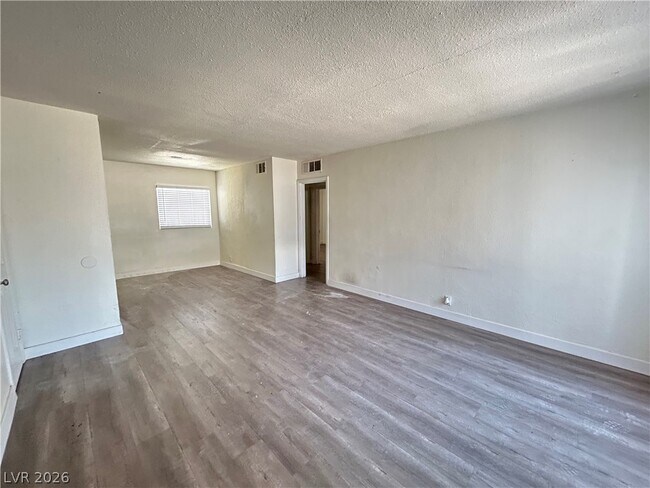 Building Photo - 1711 Santa Paula Dr