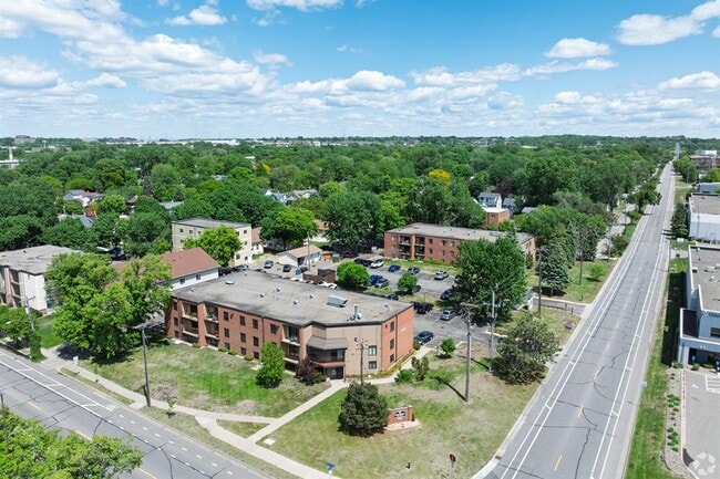 Building Photo - Gopher Commons 1701