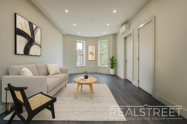 Building Photo - NEW 1 Bed in Prospect Park South!