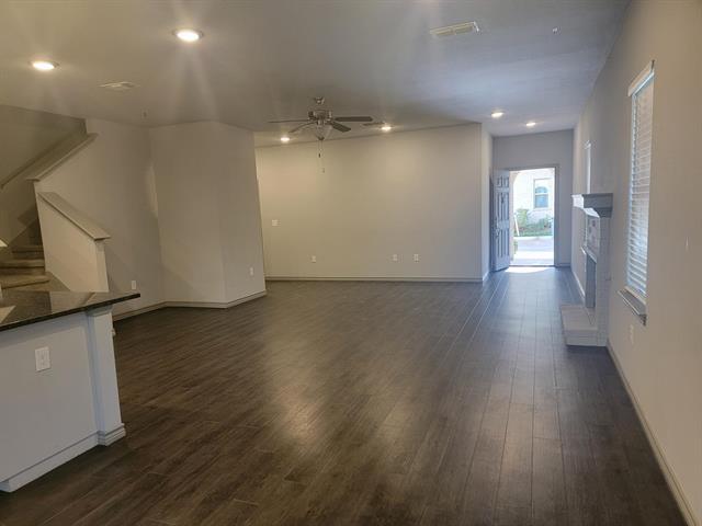 Foto del edificio - 8705 Tudor Pl