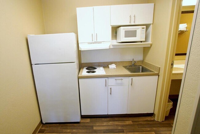 Mainstay Suites - 214 Langley Pl