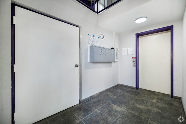 Lobby - 1546 Camden Ave