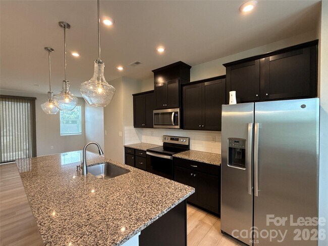 Foto del edificio - 1110 Keydet Dr