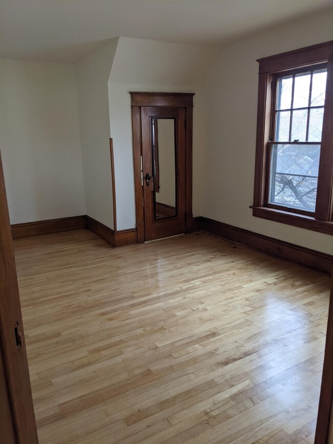 303 Doty St, Kaukauna, WI 54130 House Rental in Kaukauna, WI