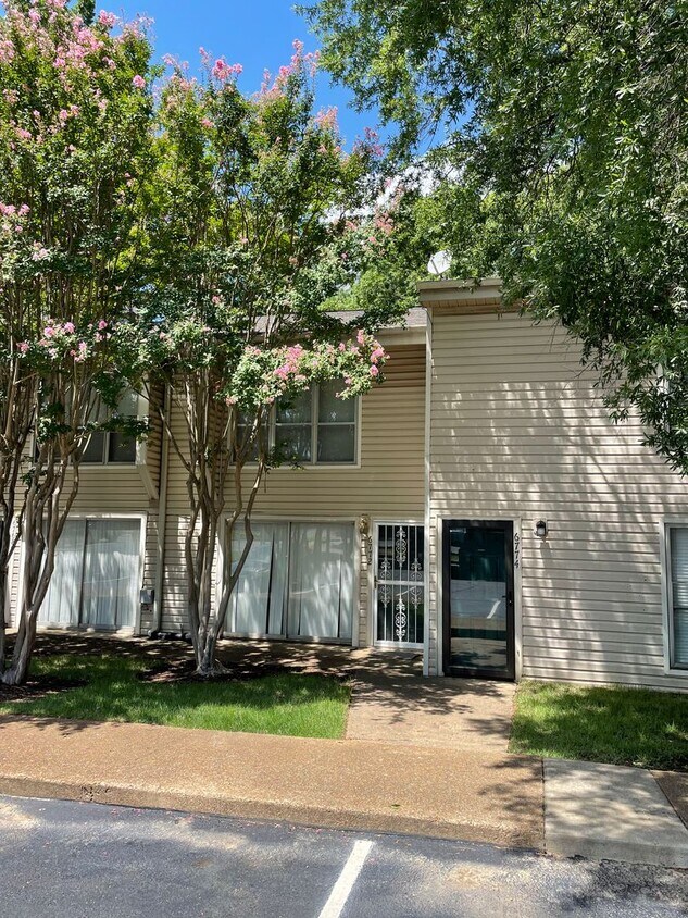 Primary Photo - 1BD/1BA Townhouse located on the Germantow...