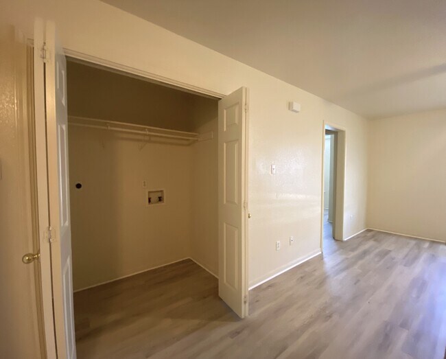 Foto del edificio - 3402 Cantabrian Dr