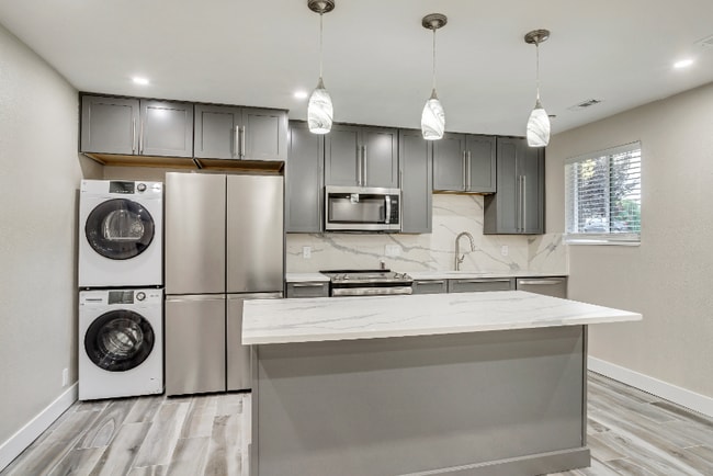 Building Photo - 4371 S Fairbourne Ave