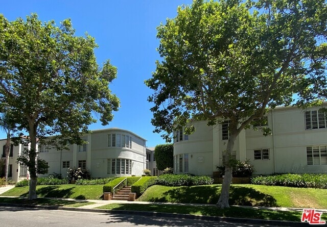 Primary Photo - 152 N Sycamore Ave