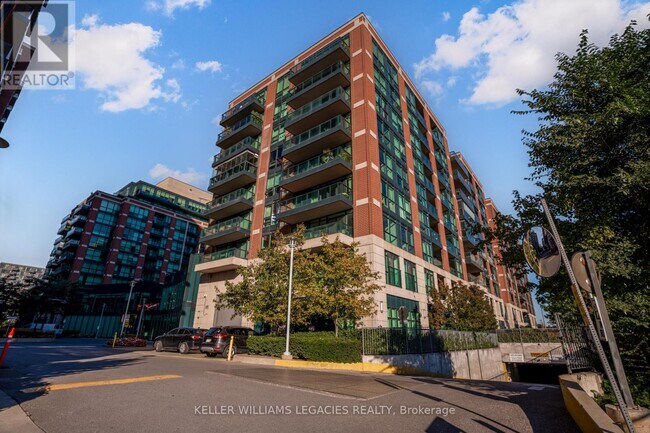 Building Photo - 525-525 Wilson Ave