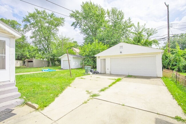 Building Photo - 4 BED 1 BATH BEAUTIFUL SINGLE FAMILY HOME ...