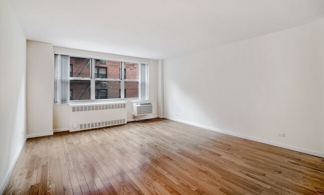 Building Photo - 325 E 70th St