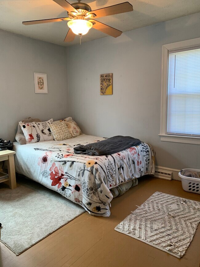 Habitación 2 - 303 S Virginia St