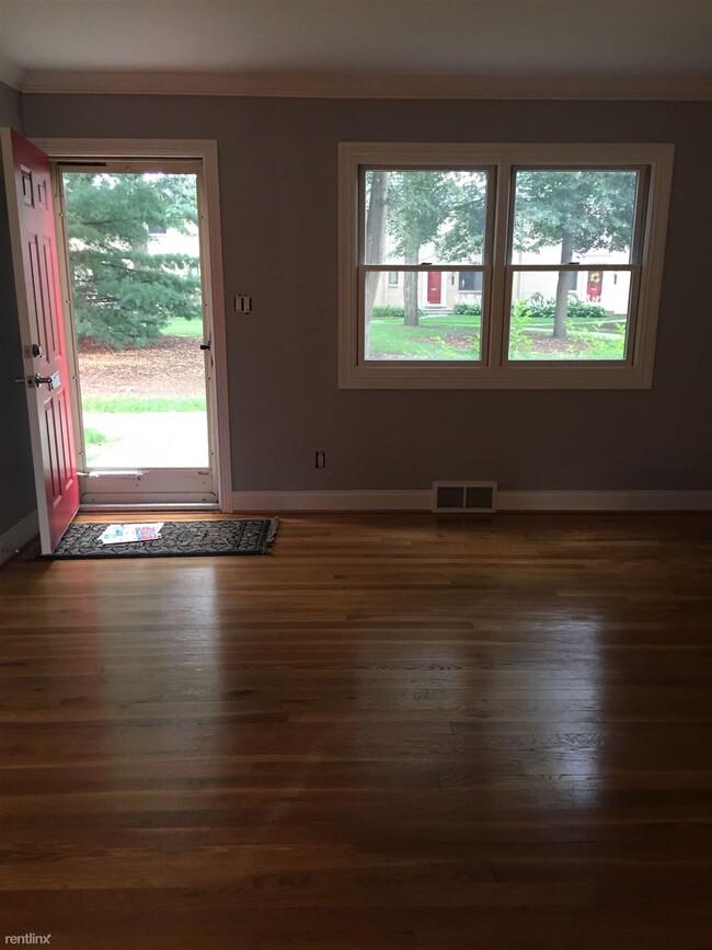 Building Photo - 2 br, 1 bath Condo - Graefield Condominiums