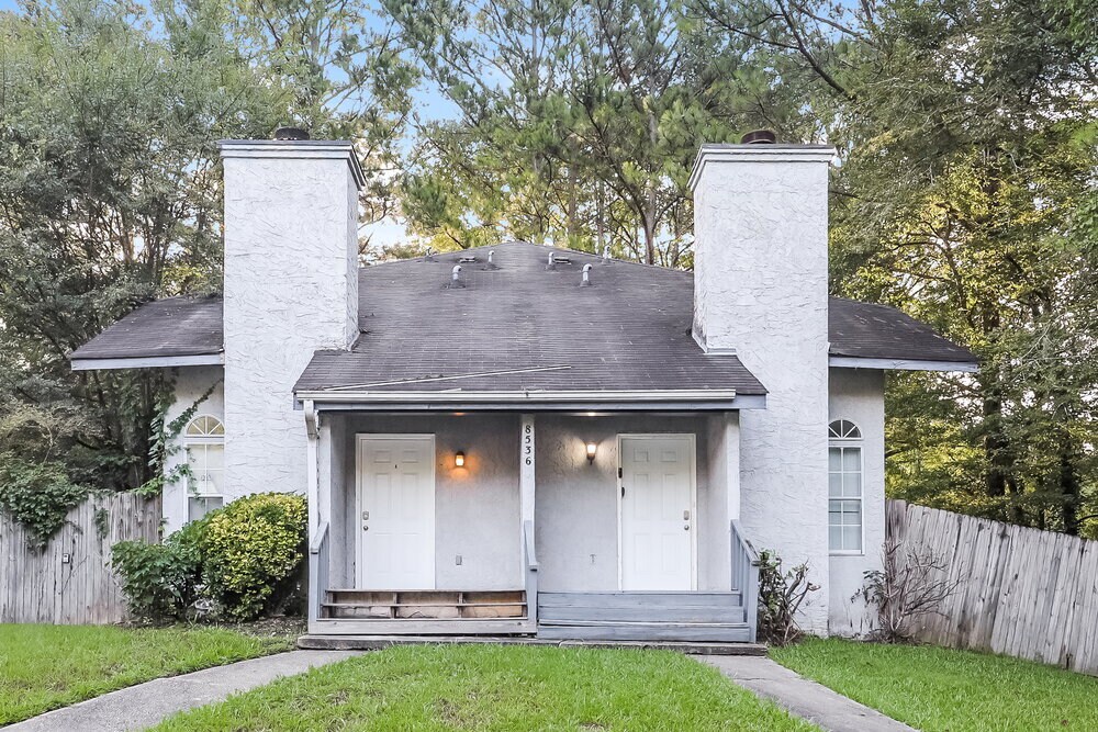 Foto principal - 8536 Pineland Dr