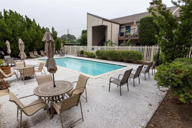 Foto del edificio - 7043 N Holiday Dr
