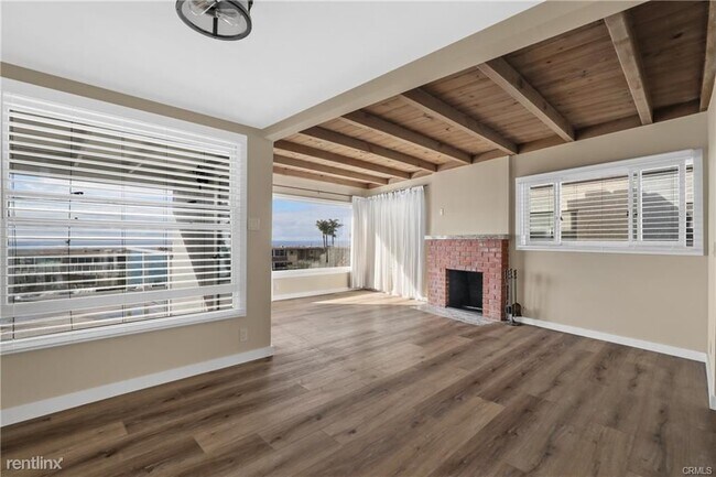 Foto del edificio - 2 br, 1 bath Duplex - 626 Cliff Dr