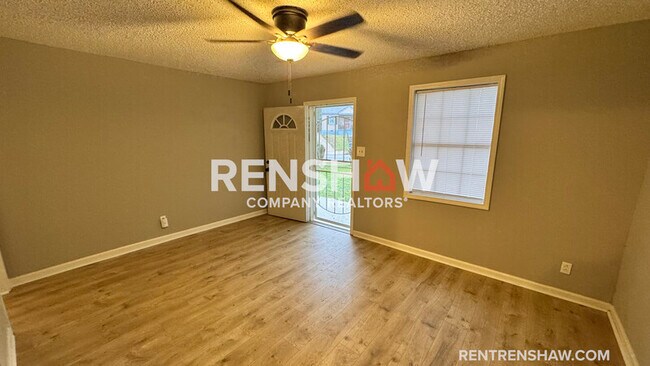Building Photo - 2152 S Hubert Cir