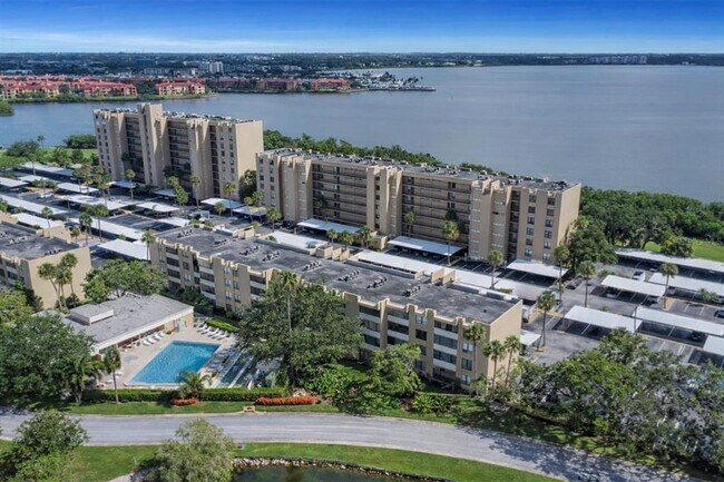 Foto del edificio - 2617 Cove Cay Dr