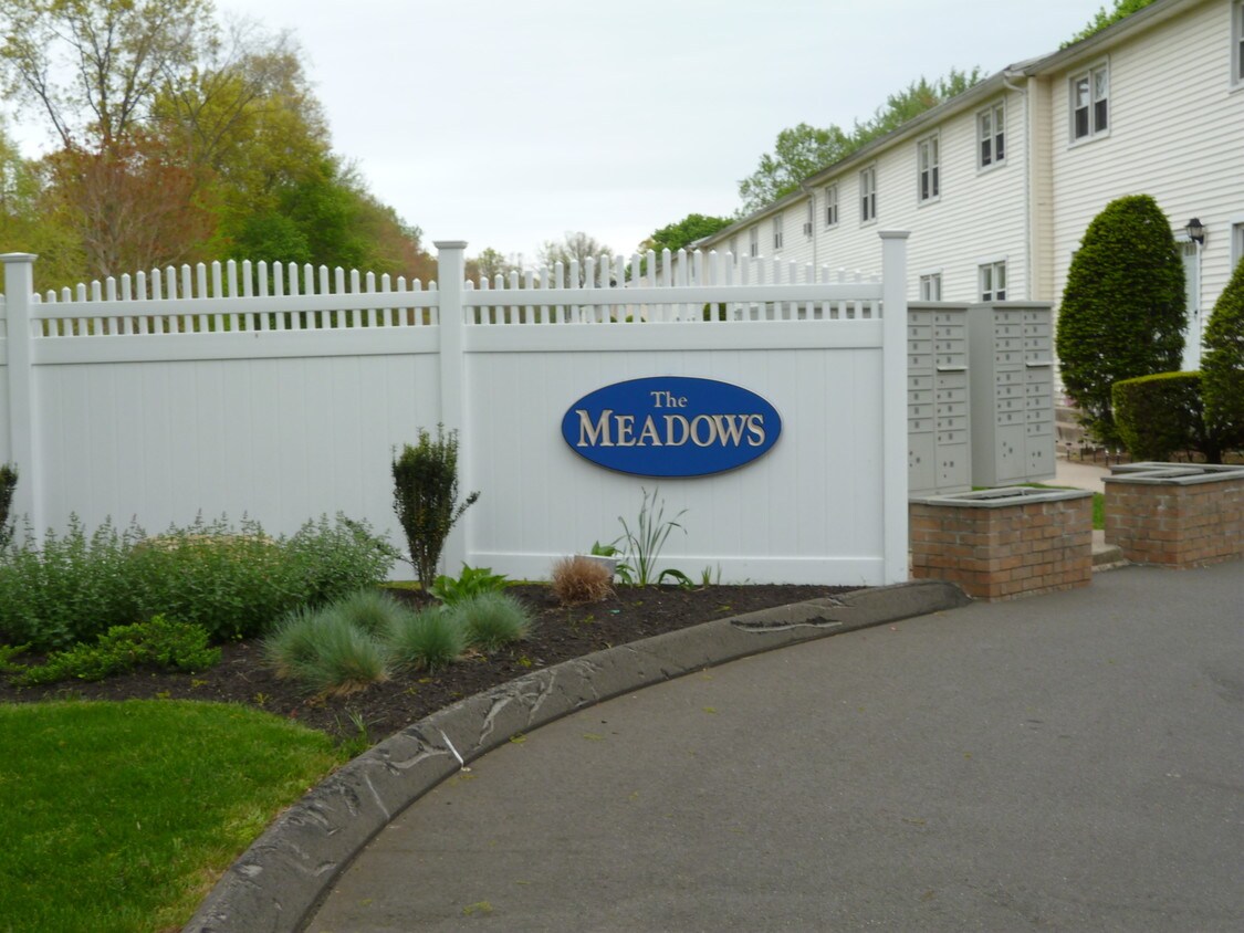 144 E Main St, Clinton, CT 06413 Condo for Rent in Clinton, CT