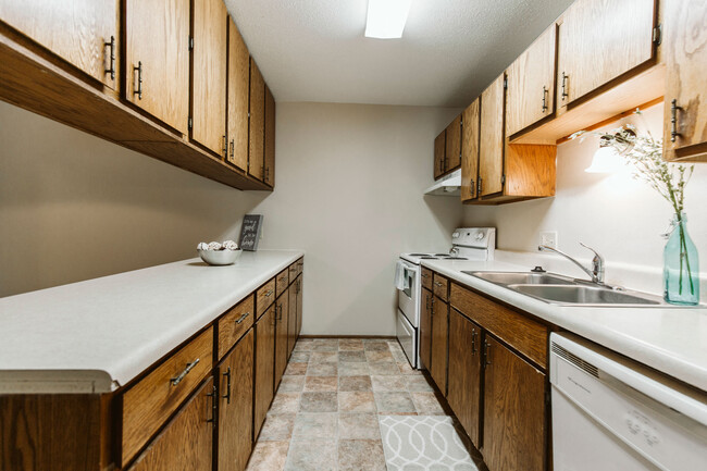 Carling Manor - Apartments in Grand Forks, ND | Apartments.com