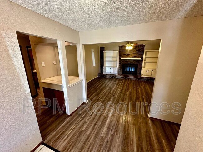 Foto del edificio - 2813 Greenfield Dr