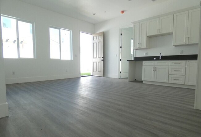 Foto del edificio - 5807 Cleon Ave