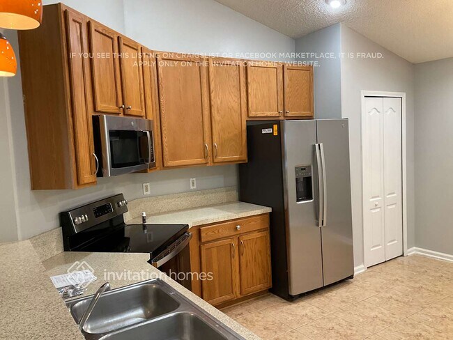 Foto del edificio - 14079 Crestwick Dr W