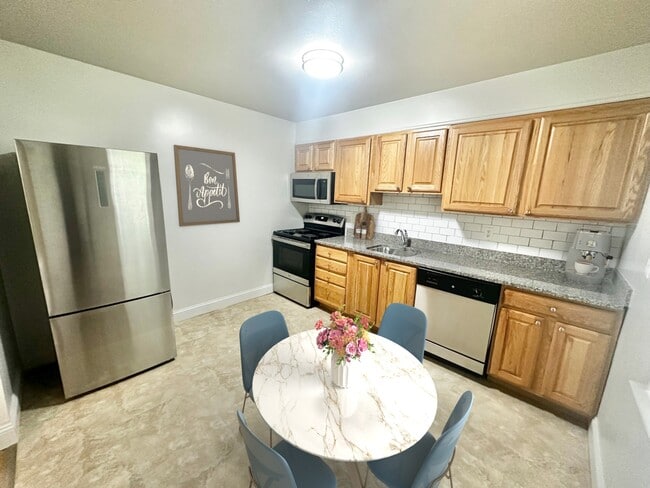 Building Photo - Ridgefield Apartments
