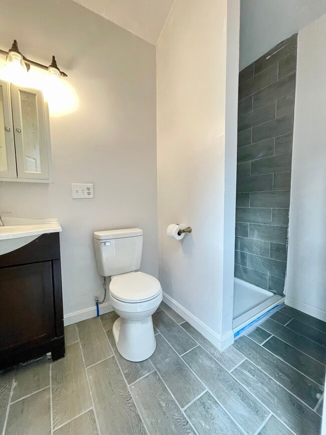Bathroom - 54 Woodman St