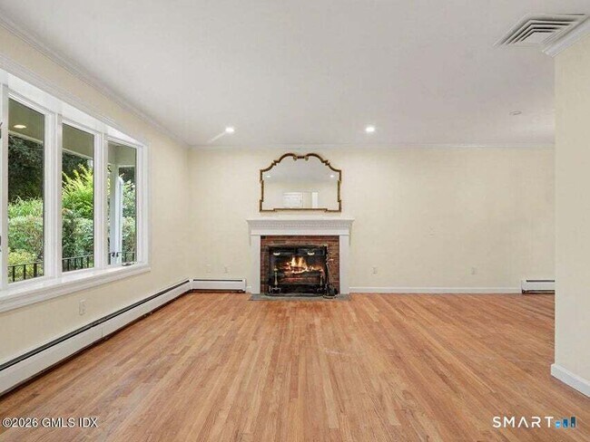 Building Photo - 5 Raphael Pl