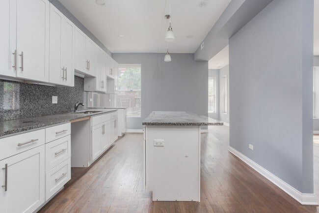 Building Photo - 5132 S Greenwood Ave
