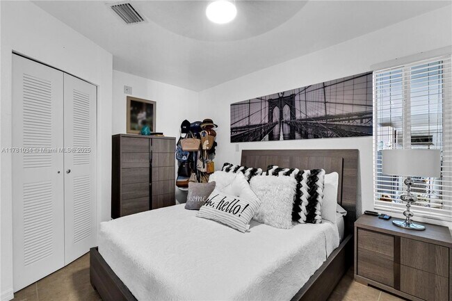Foto del edificio - 5801 NW 113th Terrace