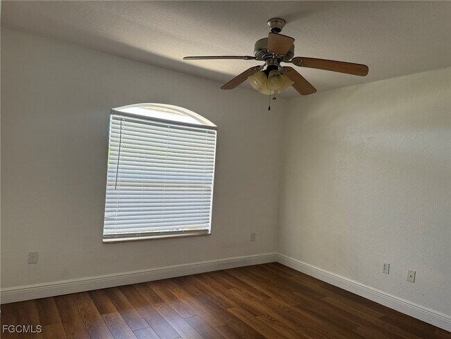 Foto del edificio - 264 SW 3rd Terrace
